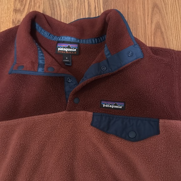 Women’s Patagonia button up - Picture 2 of 2
